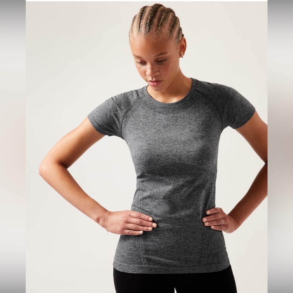 NWOT-Athleta Charcoal Heather Gray Momentum Seamless Tee, Size 1X